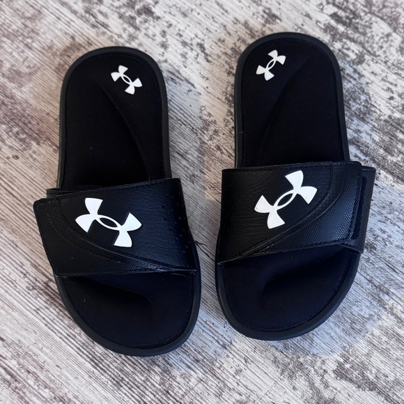 Under Armour Kids Black‎ Slide Sandals boys size 1 - Picture 1 of 6